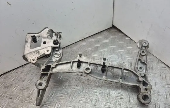 Audi Q7 4L Pneumatic air compressor holding bracket 7L0616679