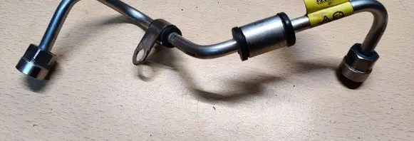Chevrolet Malibu Fuel line pipe 12643067
