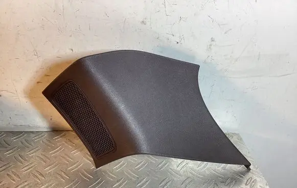 (D)pillar trim (top)