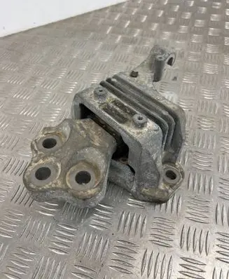 Jeep Cherokee Engine mount bracket P68275805AA