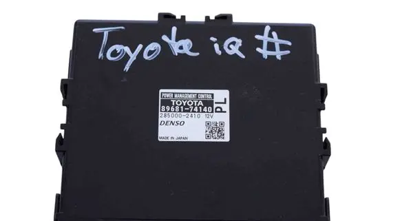 Toyota iQ Current control relay 8968174140