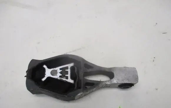 Peugeot 3008 II Engine mount vacuum valve 