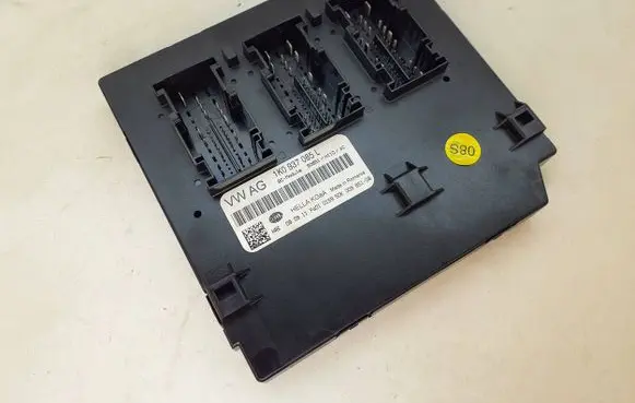 Volkswagen Golf VI Comfort/convenience module 1K0937085L S0651H110