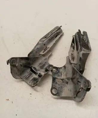 Engine bonnet/hood hinges