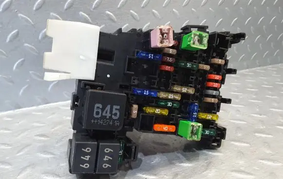 Seat Leon (5F) Fuse module 5Q0937615C VWPE904182