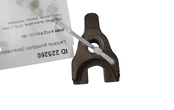 BMW 4 F32 F33 Fuel Injector clamp holder 