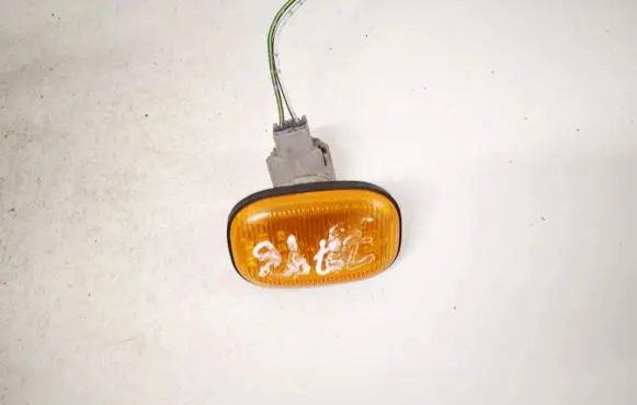 Toyota RAV 4 (XA20) Front fender indicator light 6r019461