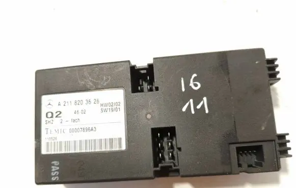 Mercedes-Benz E W211 Seat control module A2118203626 00007896A3