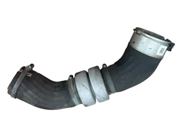 Volvo V40 Intercooler pipe mounting bracket 31370193