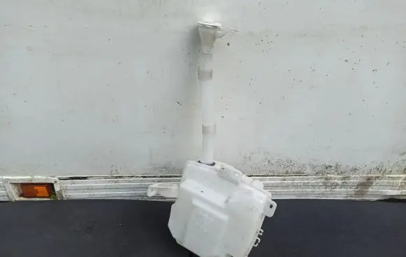 Mitsubishi Outlander Windshield washer fluid reservoir/tank