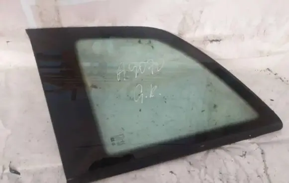 Opel Zafira B Rear side window