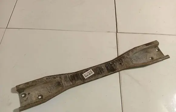 Audi A6 S6 C5 4B Radiator mount bracket 4B0803667A