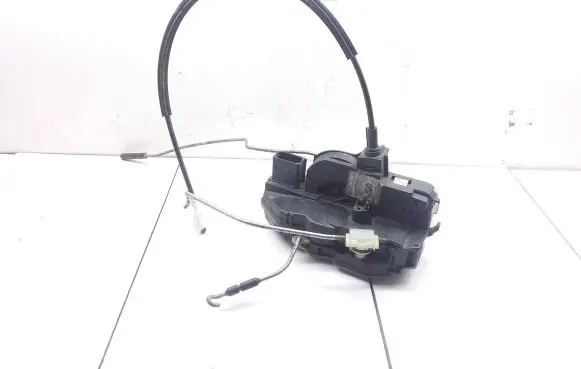 Opel Insignia A Front door lock 3023806 00237850
