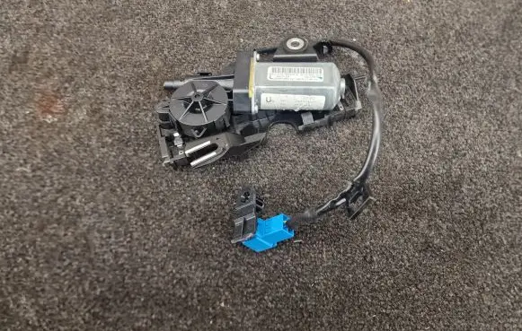 Mercedes-Benz E W238 Seat belt adjustment motor A2058600182