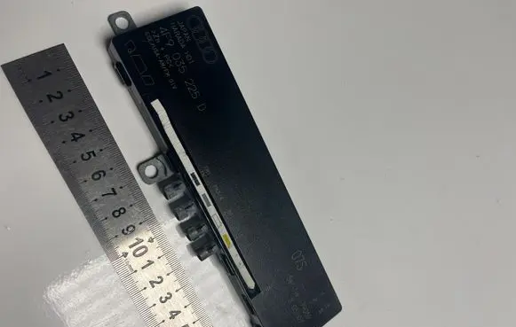 Audi A6 S6 C6 4F Aerial antenna amplifier 4F9035225D