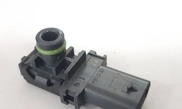 BMW X5 G05 Fuel pressure sensor 8043682 13628043682