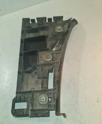 Rear bumper mounting bracket