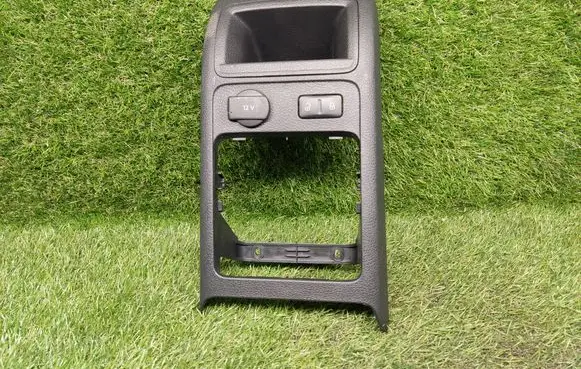 Volkswagen Jetta VI Other interior part 5C6863300A
