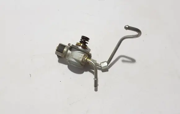 Volvo XC90 Fuel injection high pressure pump 32140068