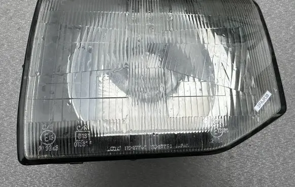 Mitsubishi Pajero Headlight/headlamp MB831067