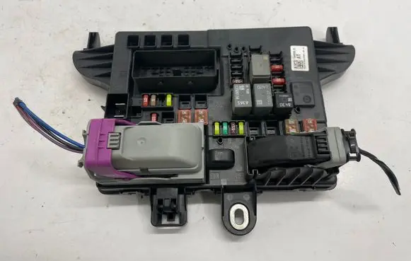 Opel Insignia A Fuse module 13485565