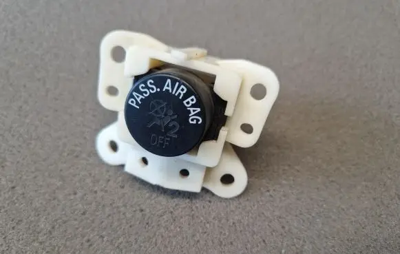 Passenger airbag on/off switch