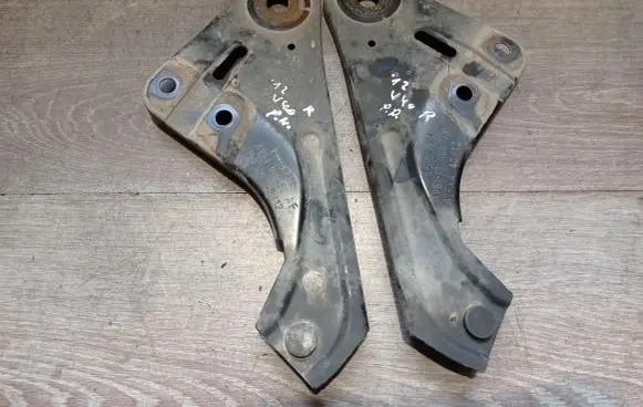 Volvo V40 Other front suspension part AV61101A81AF AV61101A80AF
