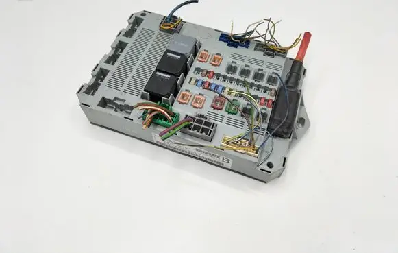Jaguar XF X250 Fuse module 9X2314D628AC A12247794