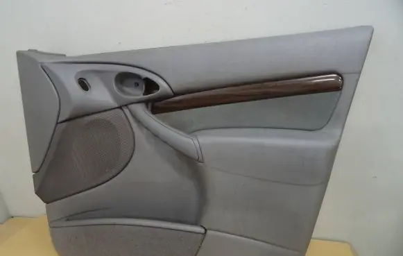 Ford Focus Front door card panel trim