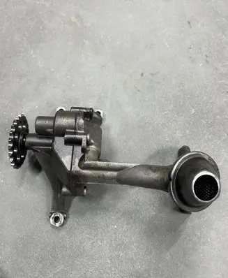 Mercedes-Benz S W221 Oil pump 6061810901 6421810947