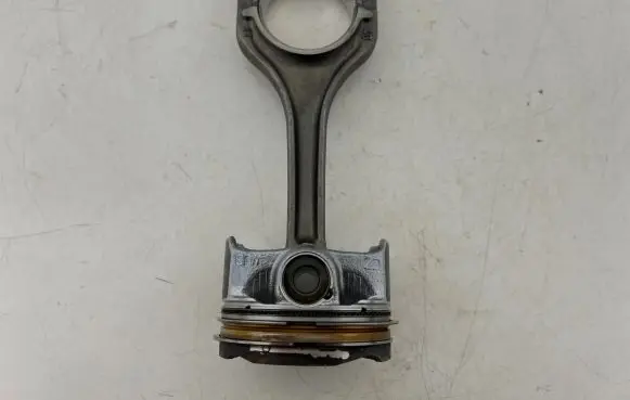 Volkswagen Taigo Piston with connecting rod 04EAM