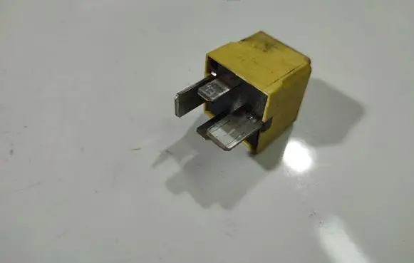 Toyota Avensis Verso Other relay 4RA00778306