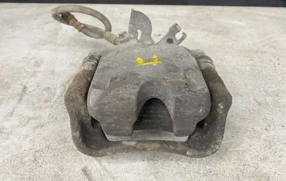 Opel Insignia A Rear brake caliper