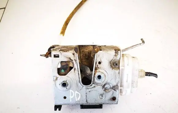 Audi A3 S3 8L Front door lock 8l1837016c