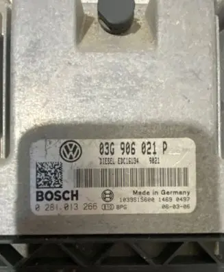 Volkswagen Touran I Engine control unit/module 03G906021P 1039S15600 0281013266
