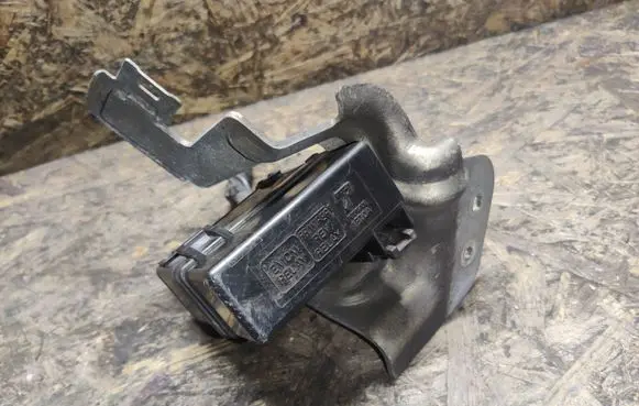 Infiniti Q70 Y51 Relay mounting block 