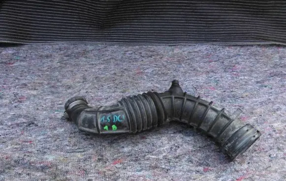 Coolant pipe/hose