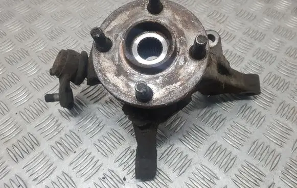 Toyota Corolla Verso E121 Front wheel hub