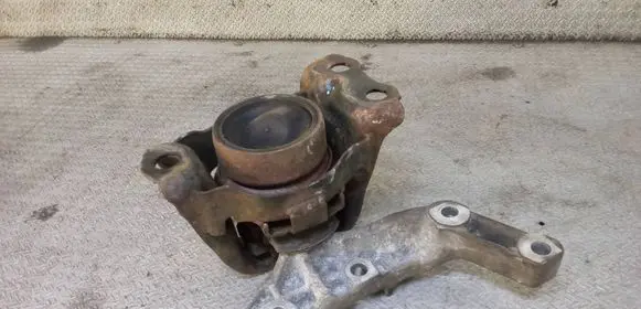 Nissan Note (E12) Engine mount bracket 