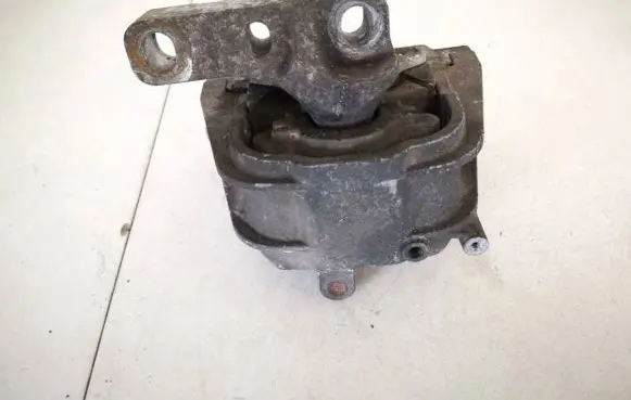 Skoda Octavia Mk2 (1Z) Engine mount bracket 1k0199262