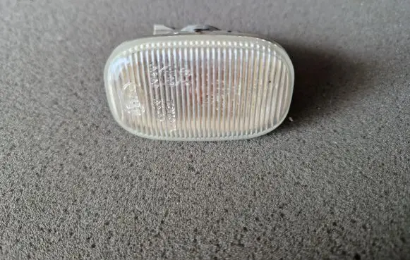 Toyota Hilux (AN10, AN20, AN30) Front fender indicator light