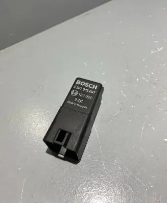Volvo XC60 Glow plug pre-heat relay 30785663