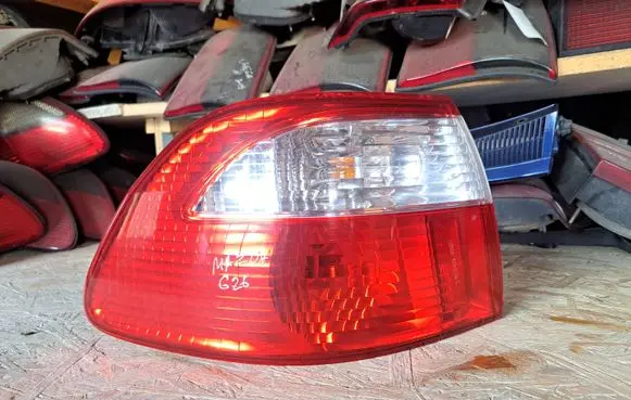Mazda 626 Rear/tail lights 22061919