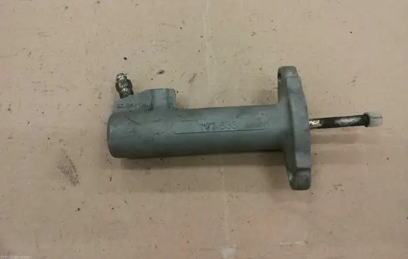 Volkswagen PASSAT B3 Clutch slave cylinder 357721261