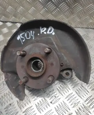 Toyota Corolla E110 Front wheel hub