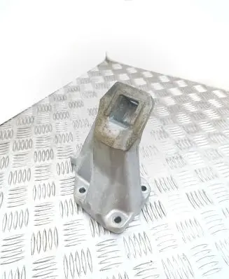 BMW 5 F10 F11 Engine mounting bracket 6777621
