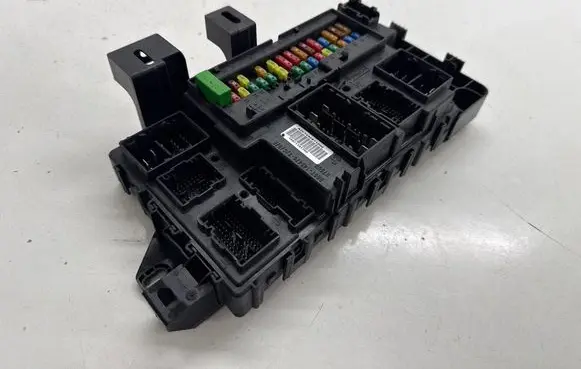 Ford Mustang VI Fuse module FR3T15604 A2C7432871200 16071191700