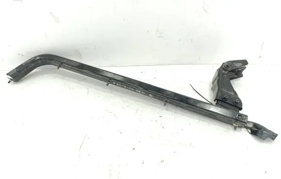 Chrysler Pacifica Sliding door bottom rail VR059
