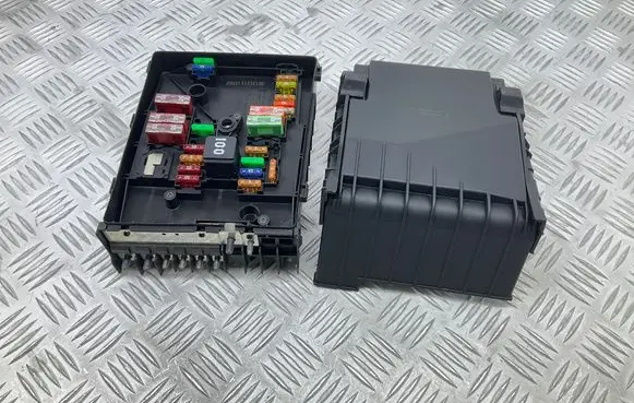 Volkswagen Scirocco Fuse box set 1K0937125D 1K0937132F