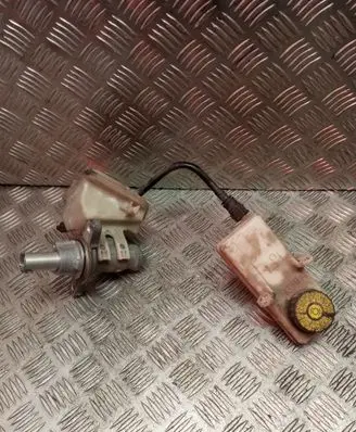 Master brake cylinder